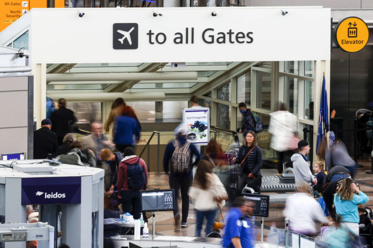 Les compagnies aériennes collectent les données des passagers et les vendent à la glace, d'autres agences fédérales