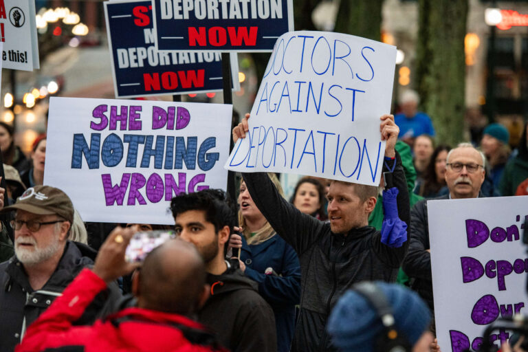 Nous avons besoin d'une nouvelle vague de manifestations aéroportuaires pour rejeter le programme d'expulsion de Trump