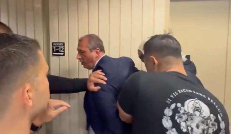 Les agents de la glace arrêtent et détiennent le contrôleur de New York et le candidat à la mairie Brad Lander