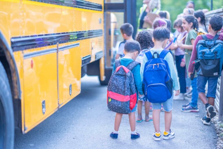 Lorsque la glace a augmenté les raids, les écoles de LA ont augmenté le soutien des élèves et des familles