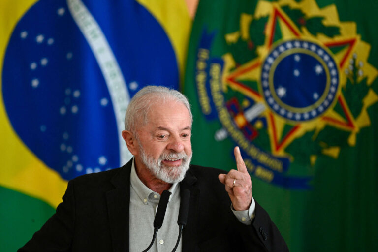 Lula répond avec défi à la menace tarifaire de Trump contre le Brésil