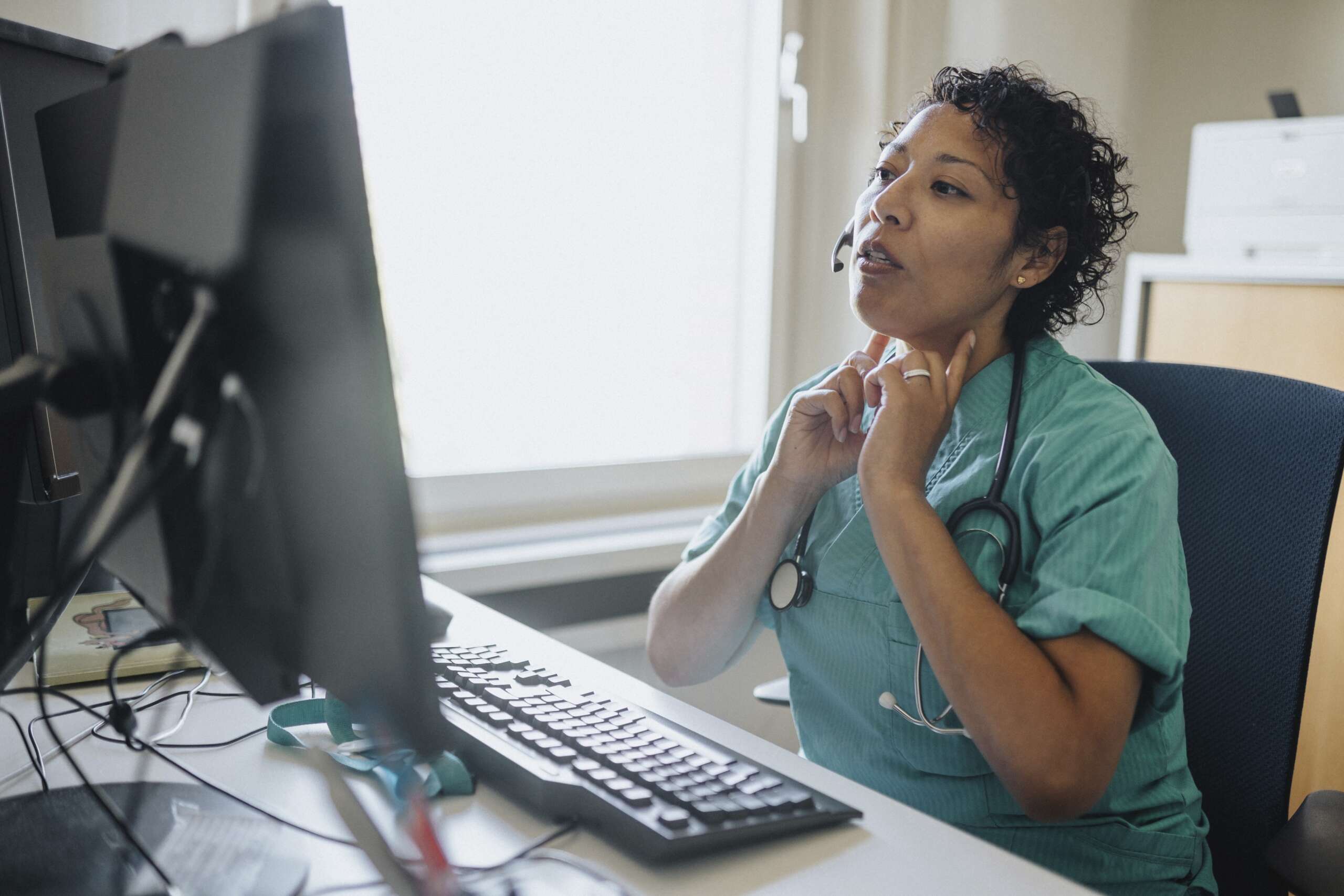 Les raids d'immigration et la peur de l'expulsion poussent les patients dans la télésanté