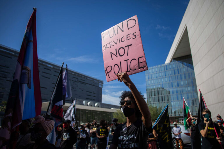 Au milieu du contrecoup réactionnaire, nous devons revigorer notre mouvement pour la justice raciale