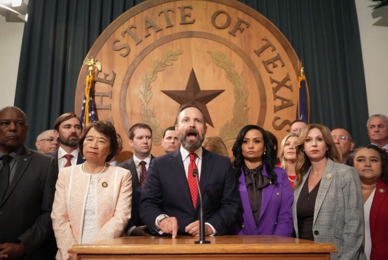 Le Sénat du Texas adopte la carte après que 2 démocrates ne parviennent pas à se joindre aux membres de la Chambre