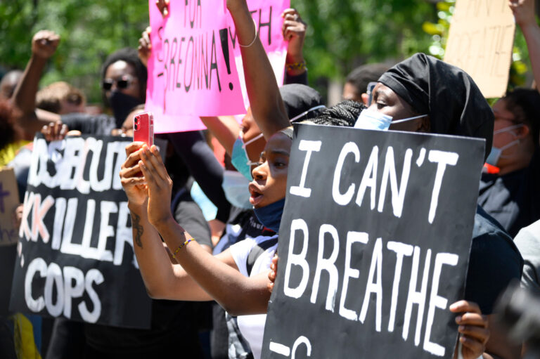 Inculpé pour avoir protesté contre la violence policière en 2020, Khalif Miller est toujours en prison