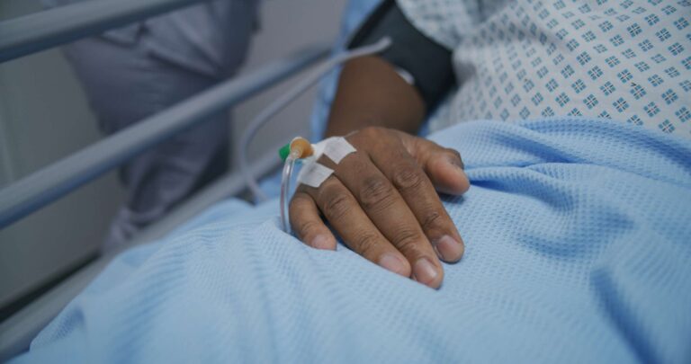 Les coupes Medicaid menacent les soins de sauvetage pour les familles noires rurales