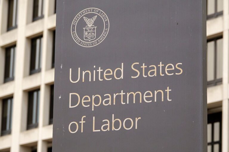 Le département du travail de Trump prévoit de vider plus de 60 réglementations sur le lieu de travail