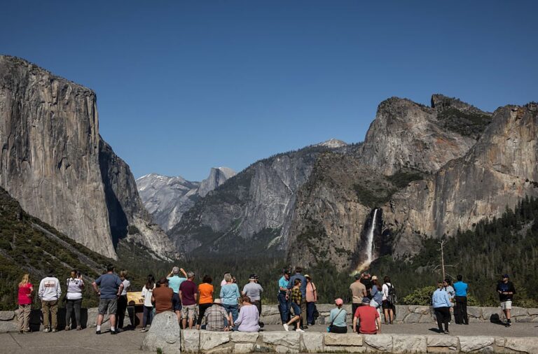 Les employés de Yosemite ont travaillé pendant des semaines sans salaire après le chaos des coupes budgétaires de Trump
