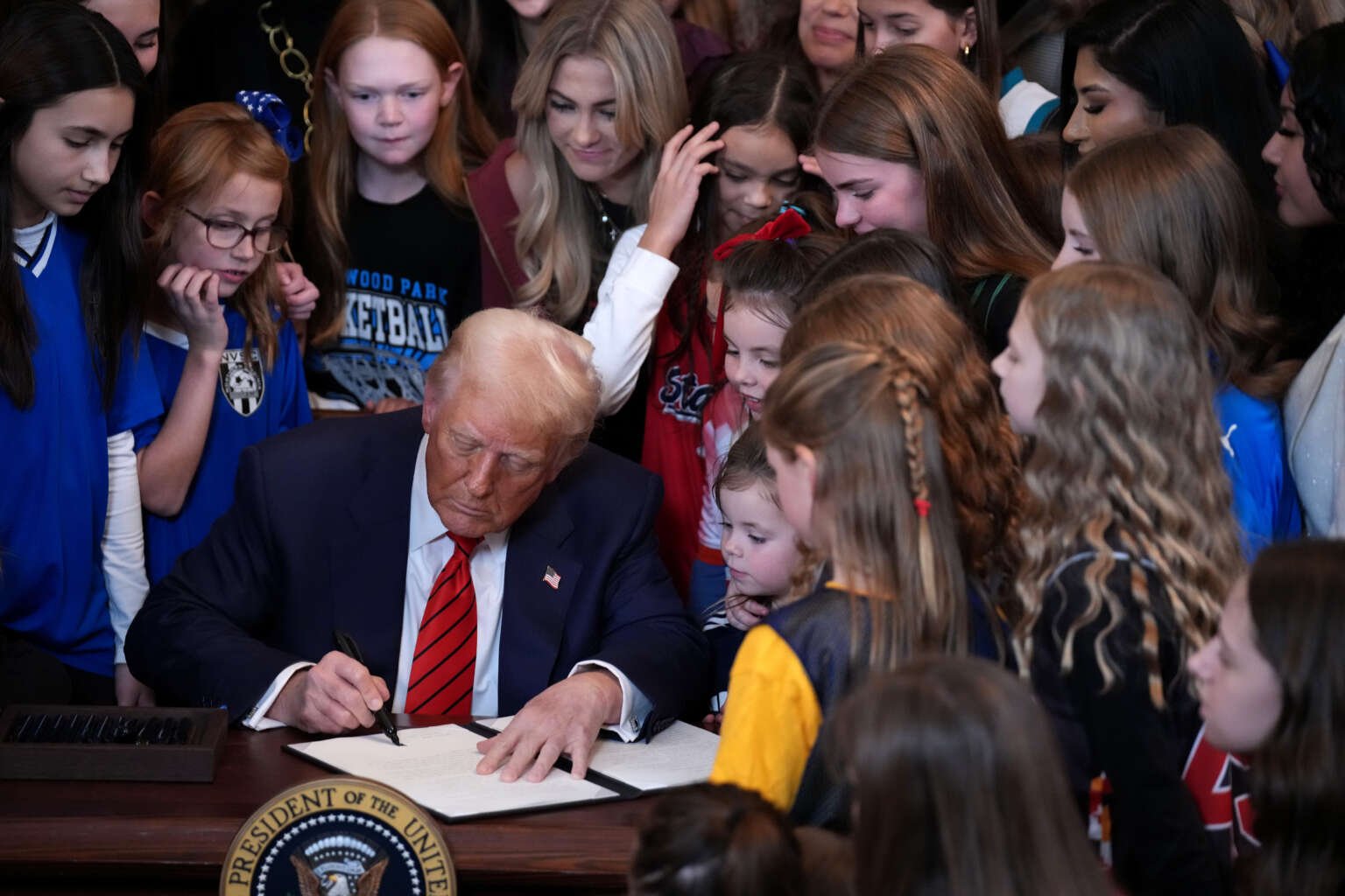 Les motifs de Trump peuvent être opaques. J'ai demandé à un économiste féministe de les accuser.