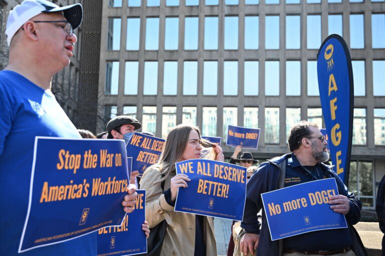 Le décret de Trump avant la fête du Travail cible les syndicats dans plus d'agences fédérales