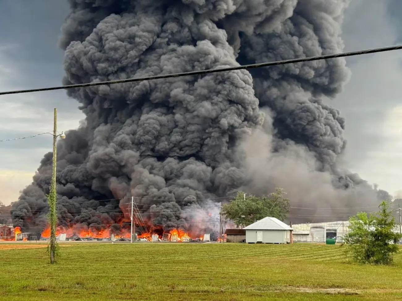 Communauté de Louisiane noire recouverte de retombées toxiques après explosion à l'usine de pétrole
