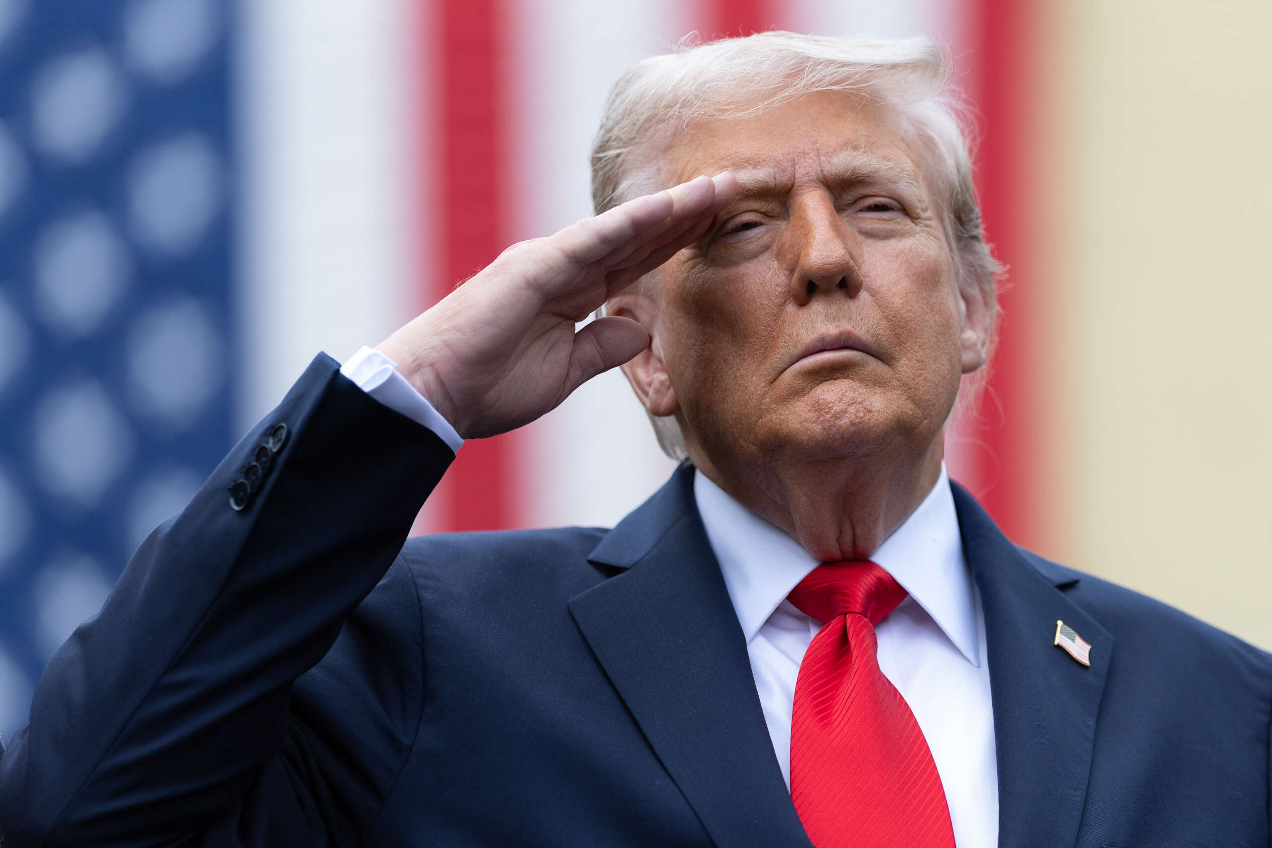 L'inflation et les réclamations sans emploi augmentent. Les économistes blâment les tarifs de Trump.