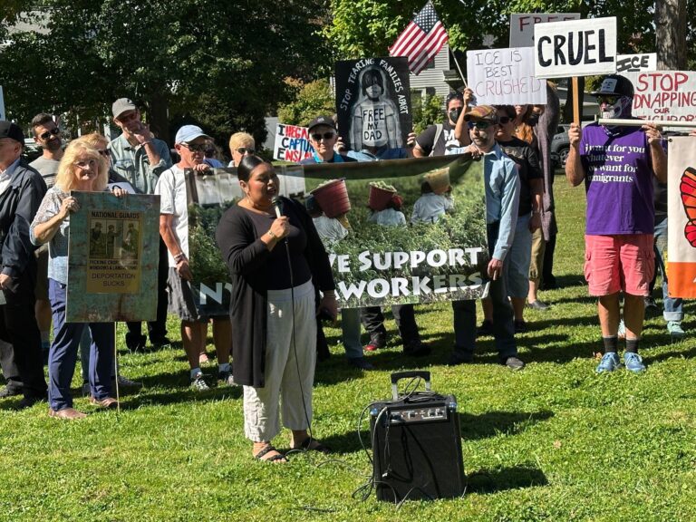 Le raid de glace balayant secoue la petite ville de New York alors que des dizaines restent «disparues»