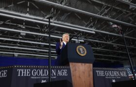Trump a tranquillement emporté un salaire décent de milliers de travailleurs fédéraux