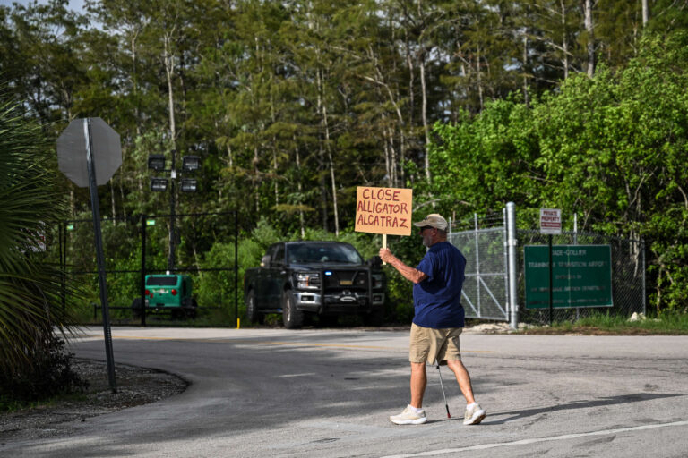 La Floride reçoit une subvention de 608 millions de dollars pour les prisons pour migrants dans le cadre du programme FEMA