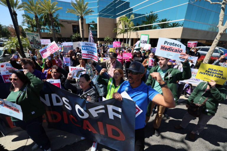 La proposition des organisateurs de CA taxerait les milliardaires pour atténuer les dommages causés par Medicaid