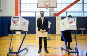 Des côtes à la ceinture de rouille, les candidats progressistes s’attaquent à l’establishment démocratique