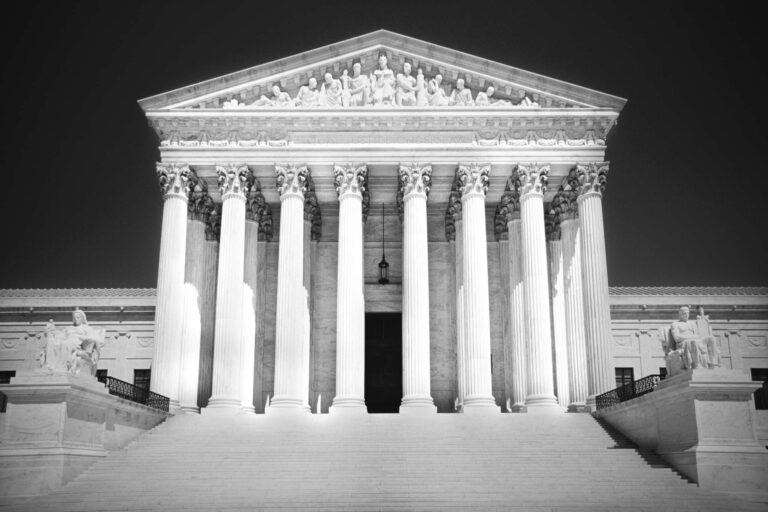 L'affaire des tarifs douaniers de la Cour suprême testera les limites des pouvoirs présidentiels d'urgence