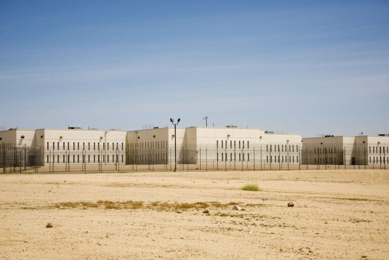 La poursuite de l'ACLU vise des conditions « désastreuses » dans la prison ICE gérée par CoreCivic en Californie