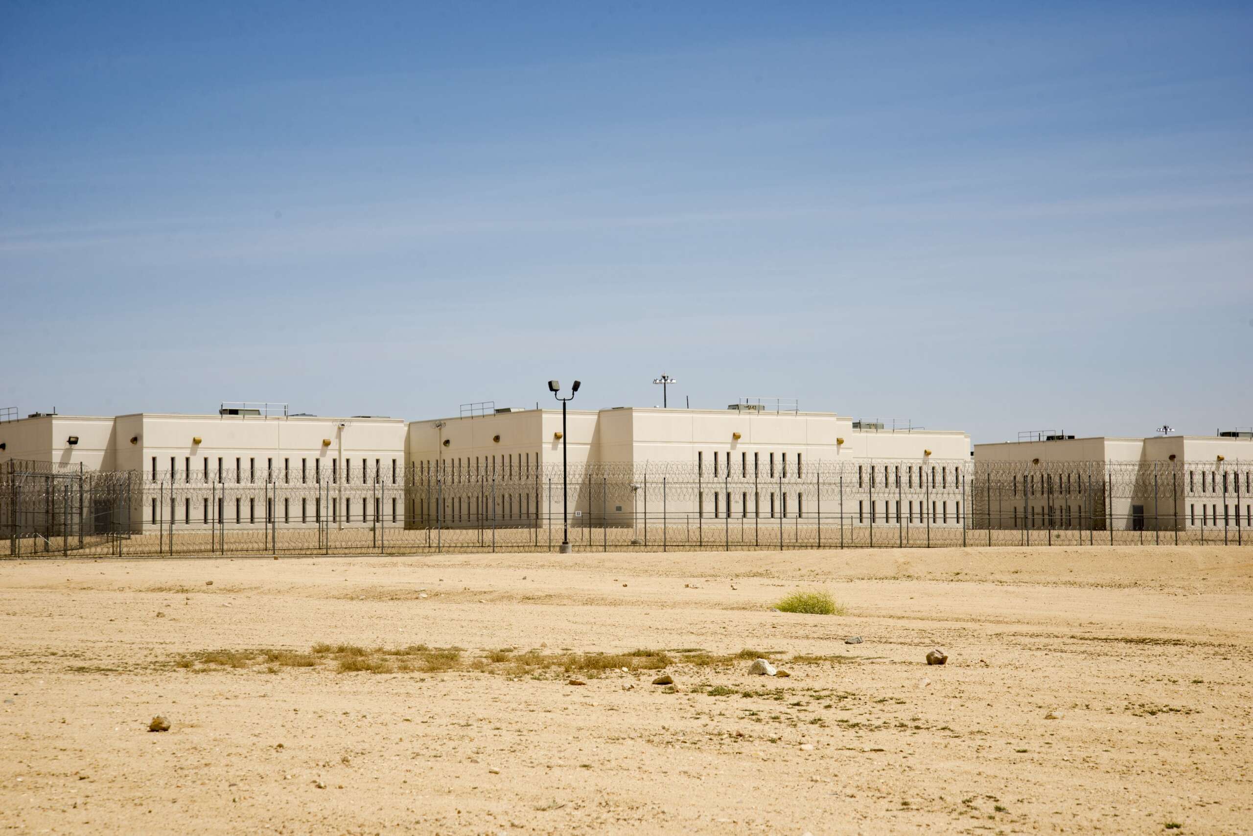 La poursuite de l'ACLU vise des conditions « désastreuses » dans la prison ICE gérée par CoreCivic en Californie