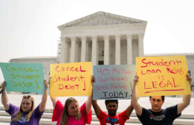 Si Trump vend son portefeuille de prêts étudiants, les voies d’annulation de la dette pourraient se fermer