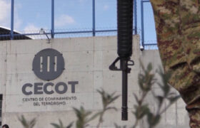 Les Vénézuéliens envoyés par les États-Unis dans une méga-prison au Salvador ont été torturés et abusés sexuellement