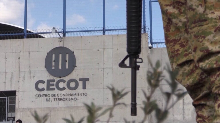 Les Vénézuéliens envoyés par les États-Unis dans une méga-prison au Salvador ont été torturés et abusés sexuellement