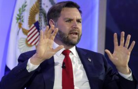 Vance blâme les immigrants et Biden en réponse aux questions d’abordabilité