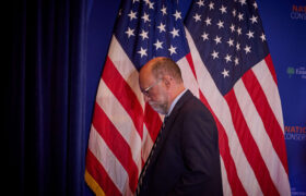 Les travailleurs du CFPB critiquent « l’engagement d’humilité » de Russell Vought et appellent à sa démission