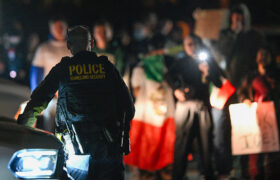 Les résidents de Caroline du Nord se lèvent contre l’ICE alors que l’administrateur Trump fait pivoter les opérations depuis Chicago