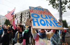 Stephen Miller accusé de diffusion de « propagande autoritaire » après la décision du juge