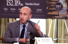 L’administration Trump se fixe pour objectif de dénaturaliser des milliers de citoyens américains en 2026