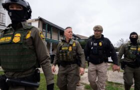 Au milieu des raids dans le sud des États-Unis, qui gagne de l’argent grâce aux contrats de patrouille frontalière et d’ICE ?