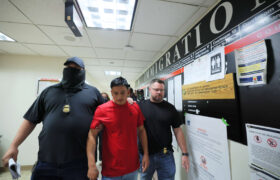 Un juge fédéral arrête temporairement les arrestations par l&rsquo;ICE auprès des tribunaux de l&rsquo;immigration de San Francisco