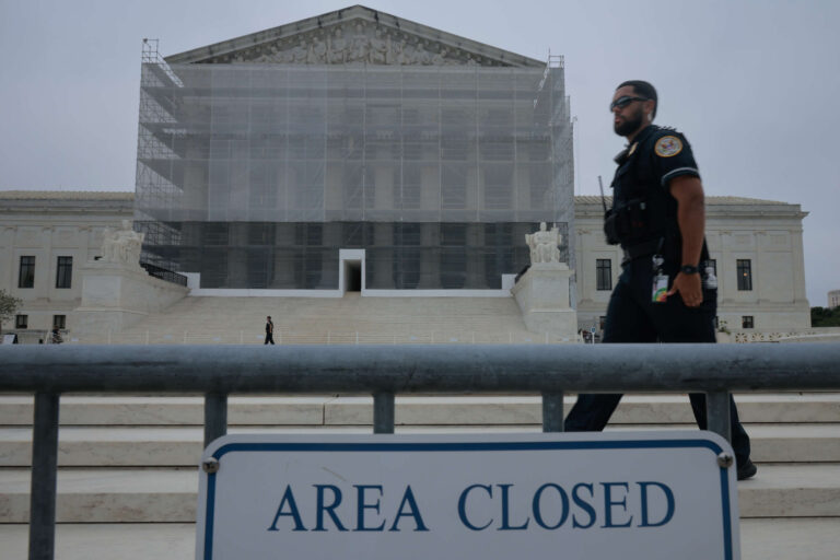 L’attaque de Trump contre le droit de naissance cherche à codifier davantage la suprématie blanche