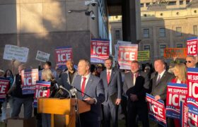 Les républicains de l’Arizona s’efforcent de criminaliser les manifestants qui « font obstruction » aux arrestations de l’ICE