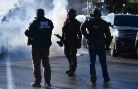 Des agents d&rsquo;immigration gazoient la voiture d&rsquo;une famille de Minneapolis avec 6 enfants à l&rsquo;intérieur