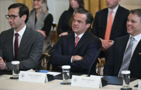 La première vente américaine de pétrole vénézuélien saisi revient à la société Trump Megadonor