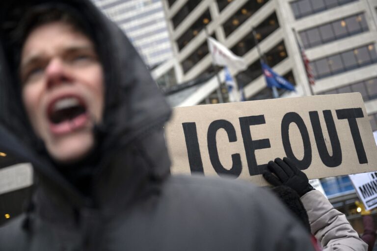 Des milliers d'habitants du Minnesota participent à une grève générale contre l'ICE
