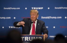 Une majorité d&rsquo;Américains considèrent la première année de Trump comme un échec, selon les sondages