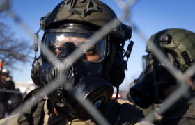 Le maire de Minneapolis met en garde contre une « invasion » alors que de nouvelles histoires d’horreur sur ICE émergent