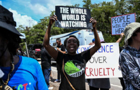 La Cour fédérale décide que l&rsquo;ICE peut continuer à emprisonner des immigrants sans caution