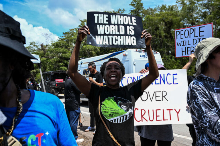 La Cour fédérale décide que l'ICE peut continuer à emprisonner des immigrants sans caution