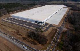 L’administrateur Trump va dépenser 40 milliards de dollars pour transformer les entrepôts en immenses prisons pour immigrants