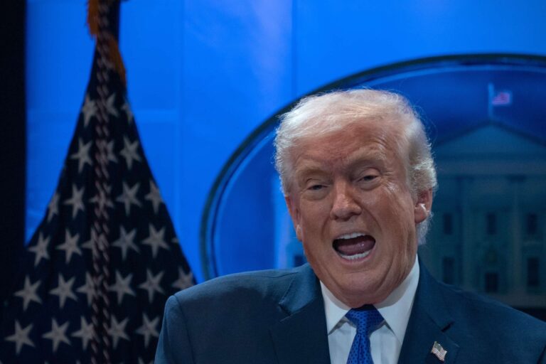 Trump augmente les tarifs mondiaux à 15 pour cent suite à la décision de la Cour suprême