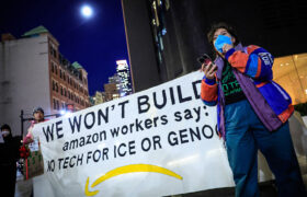 Les manifestants demandent à Amazon de rompre ses liens avec ICE et Palantir