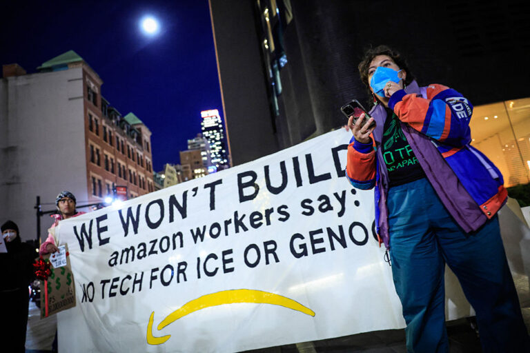 Les manifestants demandent à Amazon de rompre ses liens avec ICE et Palantir