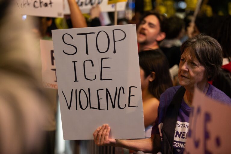 Les documents montrent que les agents de l'ICE ont été formés au droit et à la désescalade. Ils l'ont ignoré.