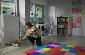 Les prestataires de services de garde d’enfants du Minnesota tentent de rester à flot alors que les familles gardent leurs enfants à la maison