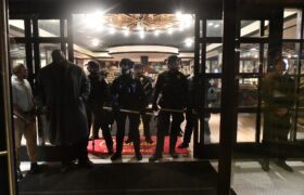 Le conseil municipal de Minneapolis retarde les licences d&rsquo;alcool pour 2 hôtels hébergeant des agents ICE